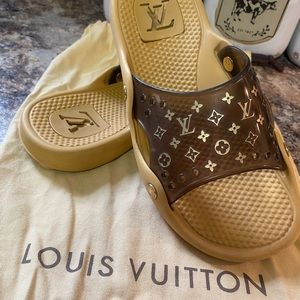Louis Vuitton Monogram Tan Slides sz 39